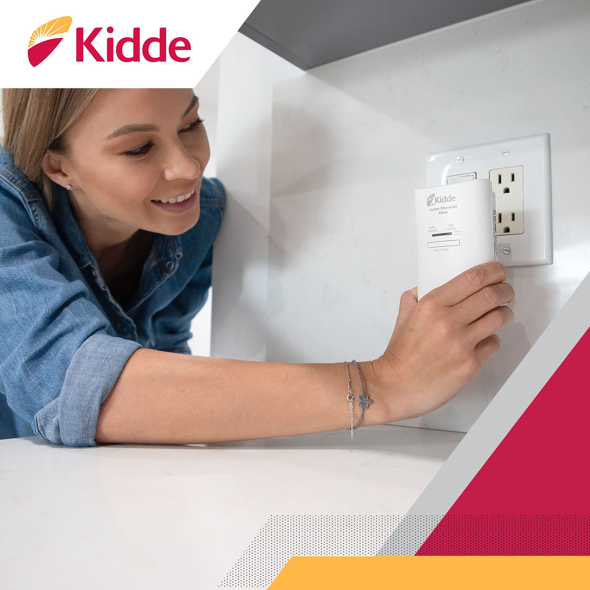 Carbon Monoxide Detector with AA Battery Backup B875
